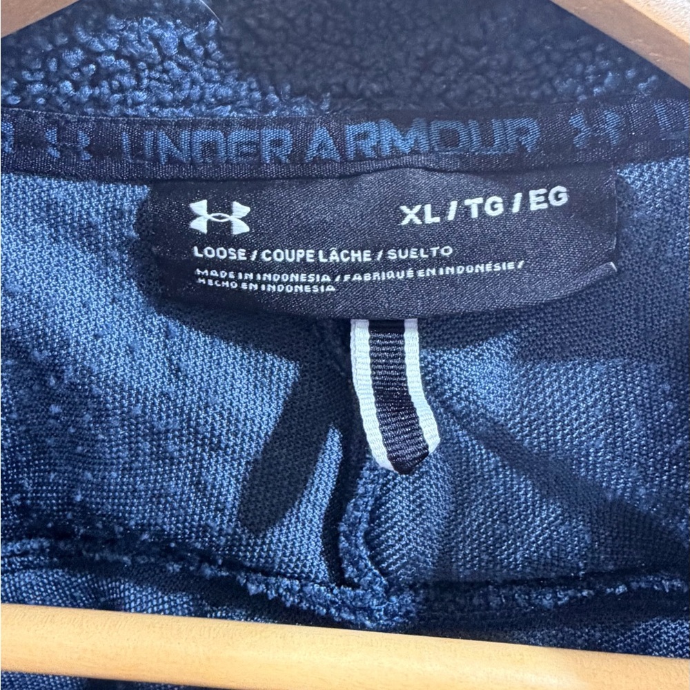 Under Armour Men’s Navy Blue Fleece Jacket with Black Panels - Picture 3 of 8
